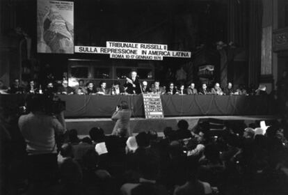Una de las sesiones del Tribunal Russell sobre la represión en América Latina, que se celebró en Roma en 1976.