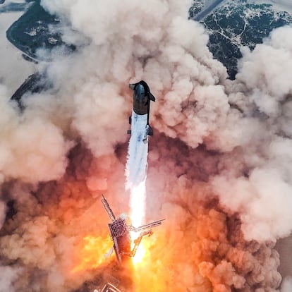 SpaceX's Starship launches its fourth flight test from the company's Boca Chica launchpad, designed to eventually send astronauts to the moon and beyond, near Brownsville, Texas, U.S. , in this handout picture obtained on June 6, 2024. SpaceX/Handout via REUTERS    THIS IMAGE HAS BEEN SUPPLIED BY A THIRD PARTY. NO RESALES. NO ARCHIVES. MANDATORY CREDIT     TPX IMAGES OF THE DAY