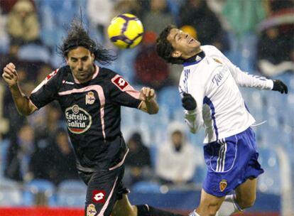 López y Rodríguez luchan por el balón