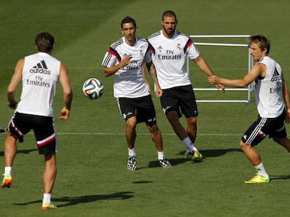 Di María, Benzema y Modric, en el entrenamiento del Madrid este lunes.