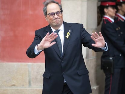 El nou president de la Generalitat, Quim Torra, surt del Parlament.