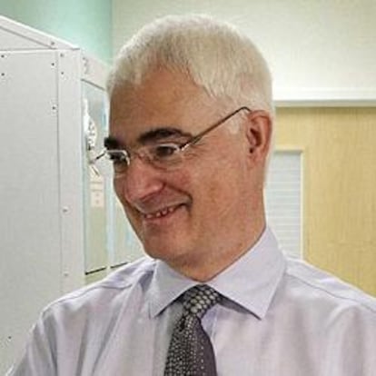 El ministro británico de Economía, Alistair Darling