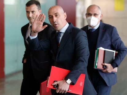 Luis Rubiales, presidente de la Federación Española de Fútbol, a su llegada a la Ciudad del Fútbol de las Rozas, en una foto de archivo.