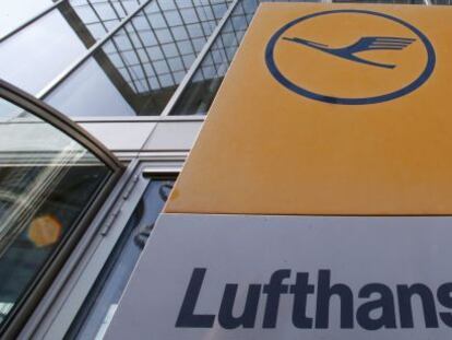 Emblema de Lufthansa en Fr&aacute;ncfort.