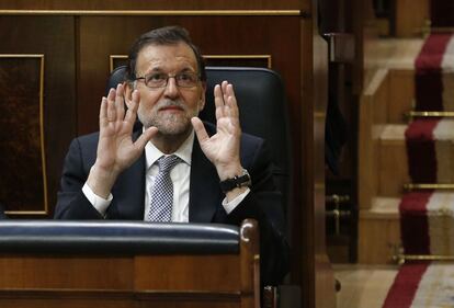 Mariano Rajoy gesticula desde su esca?o en el Congreso.