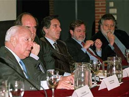 De izquierda a derecha, Jesús de Polanco, Ángel Gabilondo, Iñaki Gabilondo, Juan Luis Cebrián y Joaquín Estefanía.