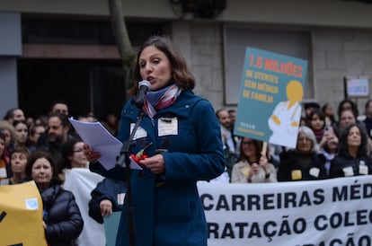 Joana Bordalo e Sá, presidenta de la Federación Nacional de Médicos de Portugal, durante una protesta en marzo de 2023.