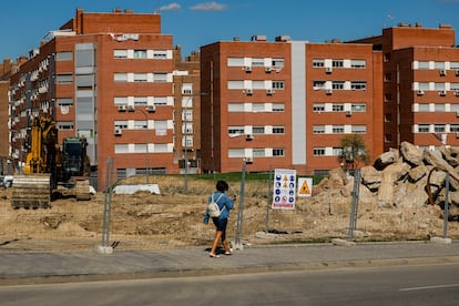 La parcela donde se construirá el cantón auxiliar de Vicálvaro, en la calle de Abad Juan Catalán.