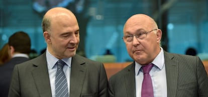 El comisario europeo de Asuntos Econ&oacute;micos, Pierre Moscovici, y el ministro franc&eacute;s de Finanzas, Michel Sapin.