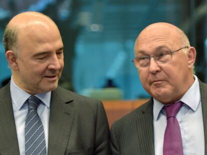 El comisario europeo de Asuntos Econ&oacute;micos, Pierre Moscovici, y el ministro franc&eacute;s de Finanzas, Michel Sapin.