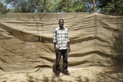 El técnico agrícola Massamba Sakho en las proximidades del Jardín de experimentación de Saint Louis (Senegal).