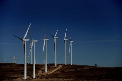 Molinos de viento en la Foia de Castalla (Alicante).