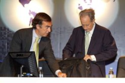 Juan Villar-Mir, presidente de OHL Concesiones, con su padre, Juan Miguel Villar Mir, presidente del grupo OHL.