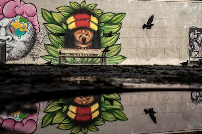 Grafitis en la calle del Mesón de Paredes en el barrio de Lavapiés de Madrid.