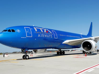 Uno de los aviones de la flota de ITA Airways en el aeropuerto de Fiumicino (Roma).