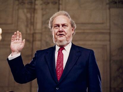 Robert Bork jura su cargo en el Supremo, en 1987.