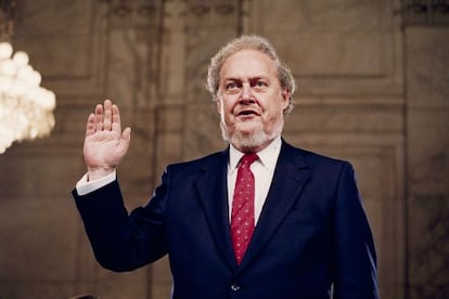 Robert Bork jura su cargo en el Supremo, en 1987.