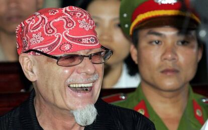 Gary Glitter, a la espera del veredicto por abuso de menores en Vietnam, en 2006.