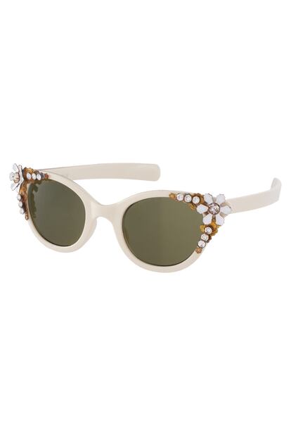 Gafas de pasta estilo cat-eye con detalle de flores de Asos (27,78 euros).