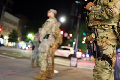 Soldados de la Guardia Nacional el barrio de Logan Circle en Washington DC, el domingo.