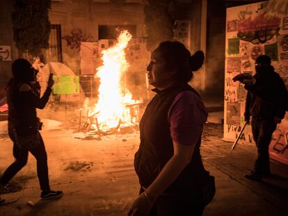 Ysenia Zamudio, en conjunto con integrantes del  Frente Nacional Ni Una Menos se manifestaron la madrugada del  11 de Septiembre de 2020, en el exterior de la Comisión Nacional de Derechos  luego de informarse que los colectivos feministas que tomaron la CNDH Ecatepec fueron desalojados y detenidos violentamente por elementos de la policía estatal.  Esto después de siete días de ser tomadas las instalaciones de la Comisión.  