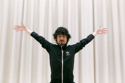 Jesús Carmona en su estudio en el barrio de Carabanchel, en Madrid.