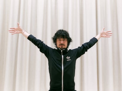 Jesús Carmona en su estudio en el barrio de Carabanchel, en Madrid.