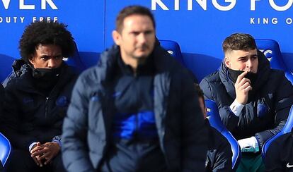 Lampard y, en segundo plano, Kepa en el banquillo de Leicester.