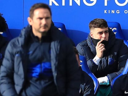 Lampard y, en segundo plano, Kepa en el banquillo de Leicester.