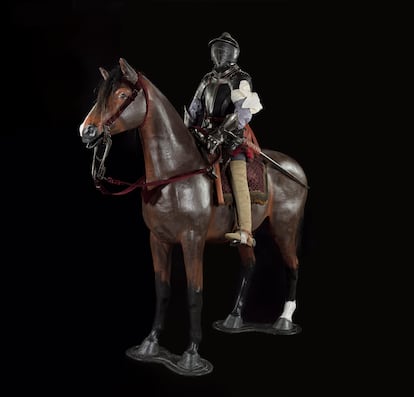 Mannequin in armor on horseback.