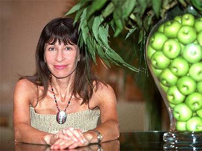 La escritora Carla Guelfenbein.