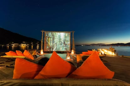 El cine con vistas al mar del hotel Six Senses Ninh Van Bay, en Vietnam.