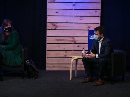 Laura Borràs, candidata de Junts, y Pere Aragonès, cabeza de lista de ERC, en un debate el 5 de febrero en la Cadena Ser.
