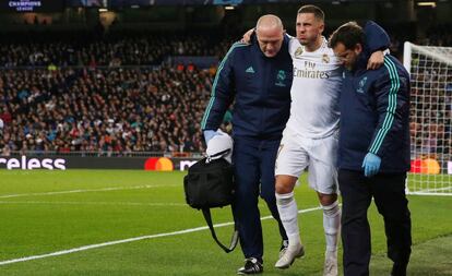 Hazard, tras caer lesionado durante el partido ante el PSG.