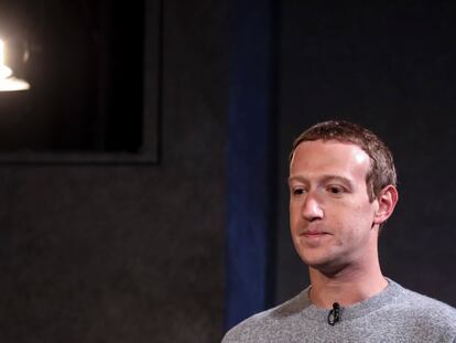 El fundador de Facebook, Mark Zuckerberg, se prepara para hablar en un acto en Nueva York en octubre de 2019.
