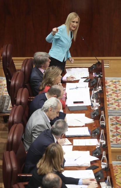 Cristina Cifuentes interviene en el pleno de la Asamblea de Madrid el jueves pasado.