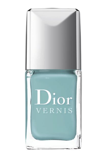 La casa Dior Vernis Saint Tropez ha creado esta laca de uñas en color turquesa, perfecto para el verano. (24 euros)

	Por María Romero.