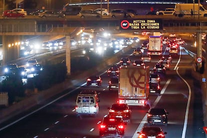 Estado de la circulación en Madrid el 1 de enero de 2024, cuando entró en vigor Madrid ZBE, la zona de bajas emisiones que abarca toda la ciudad.