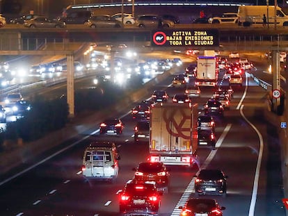 Estado de la circulación en Madrid el 1 de enero de 2024, cuando entró en vigor Madrid ZBE, la zona de bajas emisiones que abarca toda la ciudad.