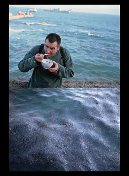 'Black Tide / Marea Negra', 2002-2003, de Allan Sekula.