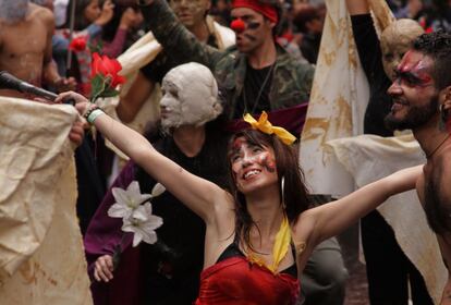 Desfile inaugural del Festival Iberoamericano de Teatro.