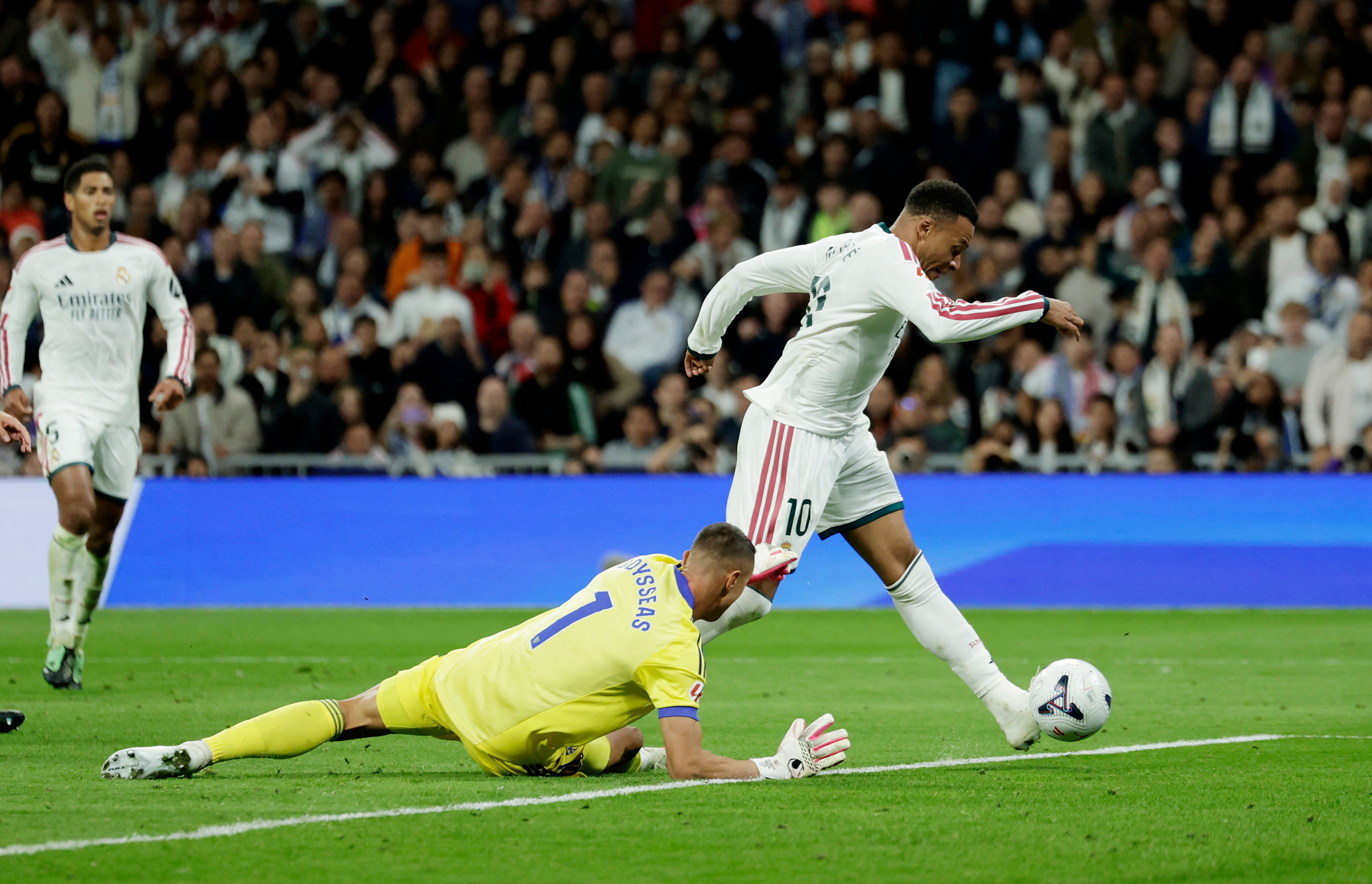 Real Madrid - Sevilla en directo | Diomande responde al gol de Manu Bueno y sentencia el partido