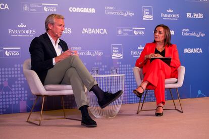 Alfonso Rueda, presidente del Xunta de Galicia, con Pepa Bueno, directora de El PA?S.?