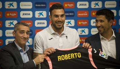 Roberto, junto a Ramon Robert (izquierda) y &Aacute;ngel G&oacute;mez (derecha). 