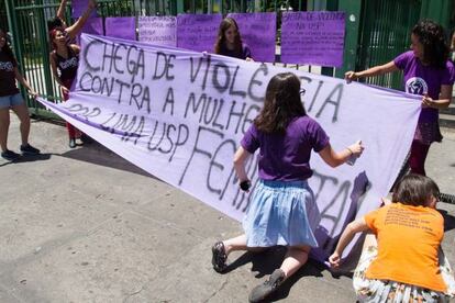 Estudantes da USP em ato contra os ass&eacute;dio e estupros.