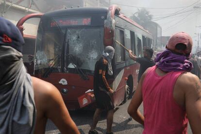 Las Fuerzas Armadas han intentado aplacar los incidentes producidos por los manifestantes en Ureña con balas de goma y gases lacrimógenos.
