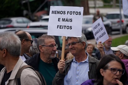 Concentración de protesta a las puertas del pazo de Meirás este martes.