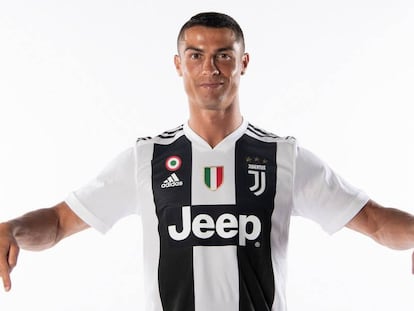 Cristiano Ronaldo chega a Turim para jogar na Juventus.