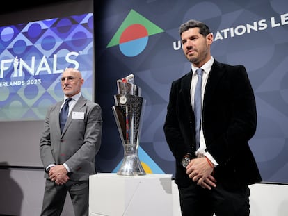 Luis de la Fuente y Alberto Luque, director deportivo de la selección española, durante el sorteo de la Final a Cuatro de la Liga de Naciones de la UEFA este miércoles.
