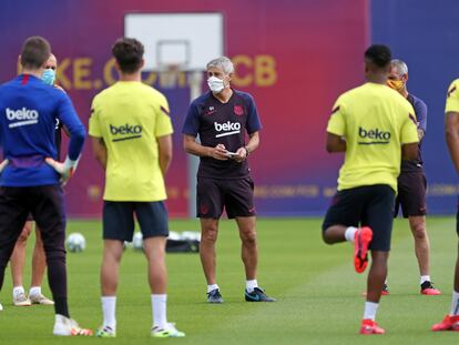 Setién da instrucciones durante el último entrenamiento.